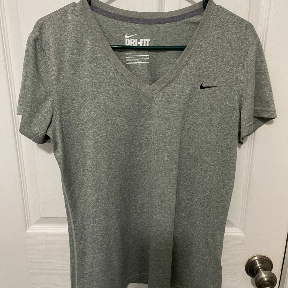 Nike Dri-Fit V-Neck Lightweight Athletic Shirt L